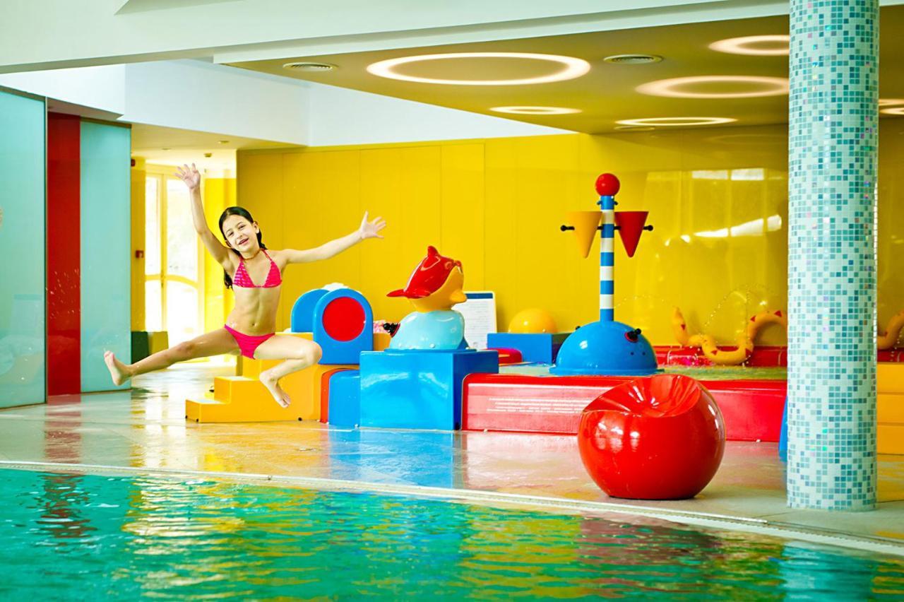 โคลปิง โฮเต็ล สปา แอนด์ แฟมิลี รีสอร์ต Hotel เฮวิซ ภายนอก รูปภาพ