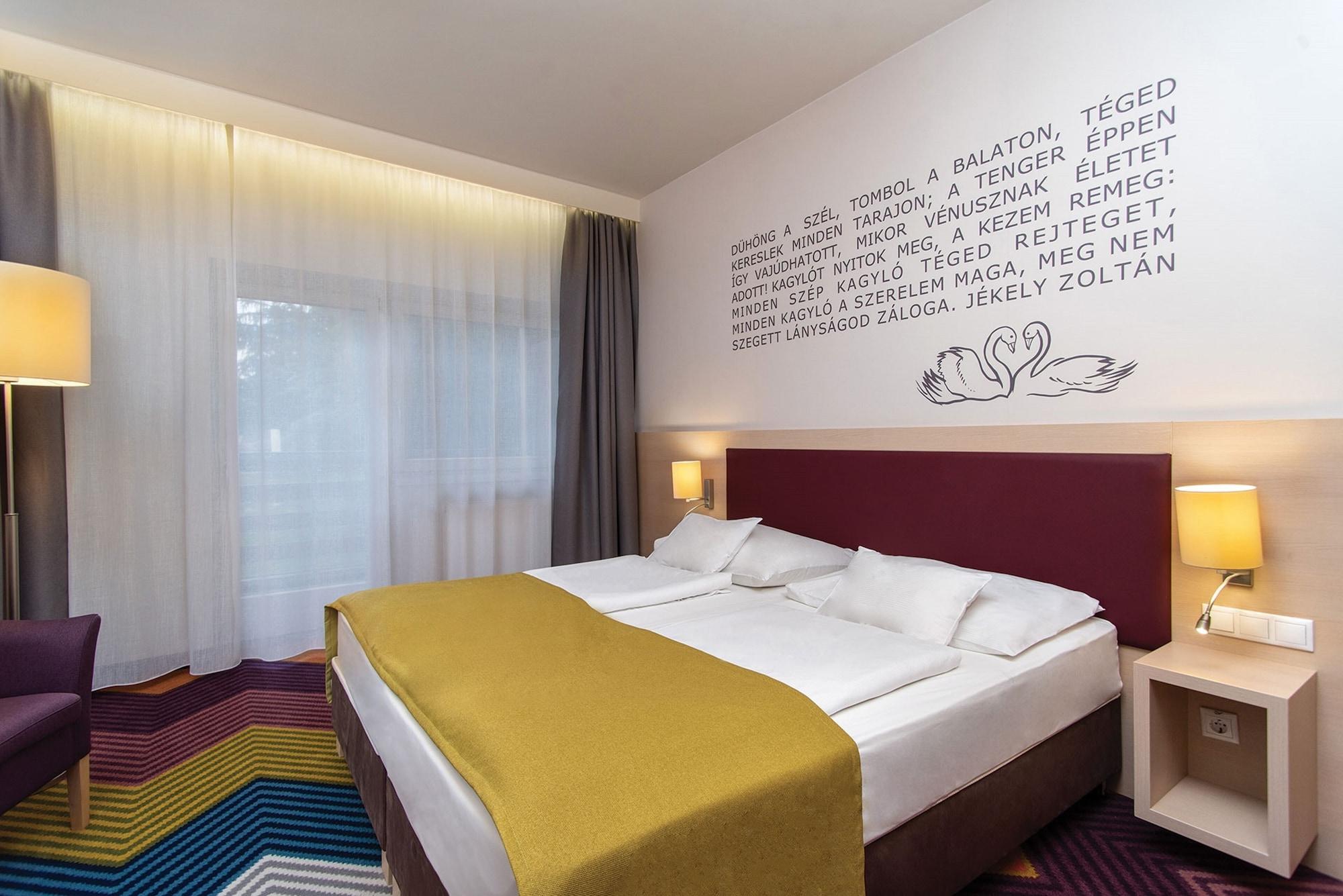 โคลปิง โฮเต็ล สปา แอนด์ แฟมิลี รีสอร์ต Hotel เฮวิซ ภายนอก รูปภาพ